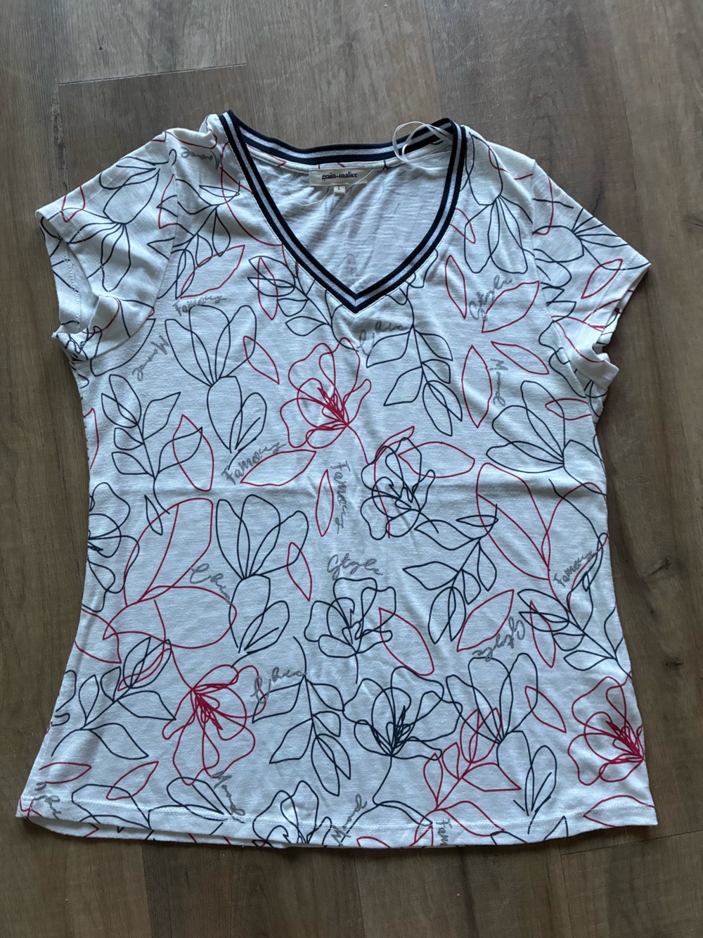 V-Neck Floral Short Sleeve Tee - White with Black & Red Line Print